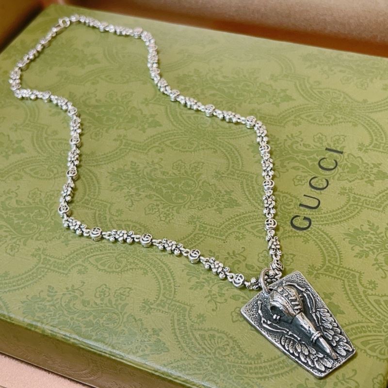 G*u*i necklaces